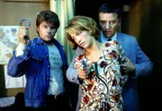 Den Kommissaren Taube (Christian M. Goebel, r.) und Schatz (Uwe Fellensiek, l.) ist es gelungen, Nanette (Nicki Greb, M.) aus Spenglers Gewalt zu befreien. Den Kommissaren Taube (Christian M. Goebel, r.) und Schatz (Uwe Fellensiek, l.) ist es gelungen, Nanette (Nicki Greb, M.) aus Spenglers Gewalt zu befreien.