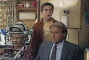Malcolm (Frankie Muniz, mi.) gelingt es nicht, seine Gro&szlig;mutter Ida (Cloris Leachman) und ihren Anwalt (David Rasche) von der Klage gegen die Familie abzubringen.