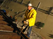 Willi Weitzel ist heute im M&uuml;nchner Untergrund unterwegs! Er m&ouml;chte wissen, wie eine U-Bahn-Strecke gebaut wird.