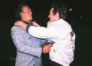 Dealer Avery (Peter Gavajda, l.) und V-Mann Helbich (Werner Lustig) treffen sich zu einer Kokain-Übergabe. Plötzlich wird Helbich von einem Schuss in den Rücken getroffen. Und Avery schießt ihm in den Bauch. Dealer Avery (Peter Gavajda, l.) und V-Mann Helbich (Werner Lustig) treffen sich zu einer Kokain-Übergabe. Plötzlich wird Helbich von einem Schuss in den Rücken getroffen. Und Avery schießt ihm in den Bauch.