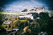Ausblick auf die Festung Hohensalzburg vom Kapuzinerberg im Herbst Ausblick auf die Festung Hohensalzburg vom Kapuzinerberg im Herbst