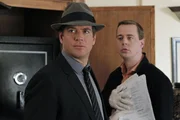 Wer ist der unbekannte Tote in der Marineuniform? Tony (Michael Weatherly, l.) und McGee (Sean Murray, r.) recherchieren ...