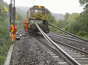 7 Tage die Woche, rund um die Uhr, der 700 m lange Umbauzug auf der Mittelrheinstrecke. 7 Tage die Woche, rund um die Uhr, der 700 m lange Umbauzug auf der Mittelrheinstrecke.