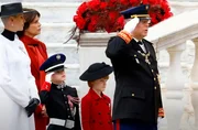 F&uuml;rst Albert II und Charl&egrave;ne von Monaco mit ihren Kindern