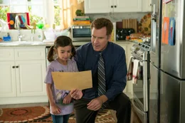 Brad (Will Ferrell, r.) liegt viel daran, dass ihn seine Stieftochter Megan (Scarlett Estevez, l.) als Vater akzeptiert und liebt. Doch als der biologische Vater auftaucht, scheinen all seine Tr&auml;ume zerst&ouml;rt ...
