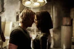 Selene (Kate Beckinsale) und Michael (Scott Speedman) kommen sich n&auml;her.