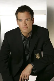 (2. Staffel) - Tony (Michael Weatherly) ist jung, draufg&auml;ngerisch und versucht best&auml;ndig Gibbs zu beweisen, dass er ein wirklich guter Agent ist...