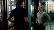 Die Ermordung eines Poolreinigers f&uuml;hrt Danny (Scott Caan, r.) und Steve (Alex O'Loughlin, l.) zu einer Terrorzelle, bestehend aus einer Gruppe radikaler Studenten ...