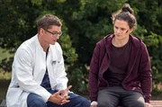 Elias (Stefan Ruppe, l.) und Tom (Tilman Pörzgen, r.) sprechen sich aus. Elias (Stefan Ruppe, l.) und Tom (Tilman Pörzgen, r.) sprechen sich aus.