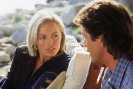 Rika Van Den Haas (Patsy Kensit, l.); Martin Riggs (Mel Gibson, r.)
