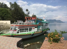 F&auml;hre auf der Insel Samosir im Lake Toba.
