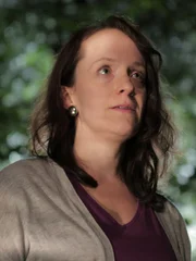 Lori looks into the distance. Lori looks into the distance.