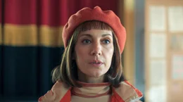 Fia von Stibitz (Nina Zanjani) ist f&uuml;r ein ehrliches Leben nicht geschaffen.