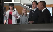 Ein neuer Fall wartet auf das Team: Abby (Pauley Perrette, l.), Ellie (Emily Wickersham, 2.v.l.), Anthony (Michael Weatherly, 2.v.r.) und Vance (Rocky Carroll, r.) ...