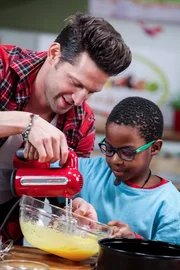 Alexander Kumptner, Amos.