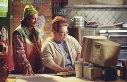 Halten stets zu ihrem Freund Mr. Deeds: Murph (Peter Dante, l.) und Jan (Conchata Ferrell, r.) ...