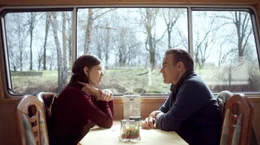 Leslie (Virginia Kull) hat sich wieder bei Arndt (Sebastian Blomber) gemeldet. Mit Hintergedanken?
