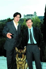 Kommissar Rex "Blutrote Rosen". Im Bild: Tobias Moretti, Heinz Weixelbraun und Rex. Kommissar Rex "Blutrote Rosen". Im Bild: Tobias Moretti, Heinz Weixelbraun und Rex.