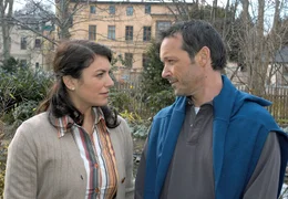 Cleo (Christine Neubauer) verliebt sich wider Willen in ihren hilfsbereiten Nachbar Jan (Michael Roll).