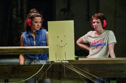 L-R: Mel (Hannah Herzsprung) and Franny (Karoline Herfurth)