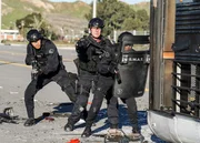 (v.li.): David Lim (Victor Tan), Kenny Johnson (Dominique Luca), Lina Esco (Christina Alonso).