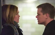 Wird Jason Bourne (Matt Damon, r.) wichtige Antworten von  Nicky (Julia Stiles, l.) erhalten?