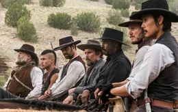 v.li.: Jack Horne (Vincent D'Onofrio), Red Harvest (Martin Sensmeier), Vasquez (Manuel Garcia-Rulfo), Goodnight Robicheaux (Ethan Hawke), Sam Chisolm (Denzel Washington), Josh Faraday (Chris Pratt), Billy Rocks (Byung-hun Lee).