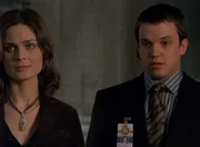 Emily Deschanel als Temperance Brennan (l.) Emily Deschanel als Temperance Brennan (l.)