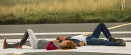 Mika (Hanna Binke) und Milan (Jannis Niew&ouml;hner)