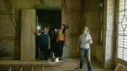 Spuk im Gutshaus Eickelberg: Anja Kannenberg ist auf Spurensuche, denn im Treppenhaus finden sich merkw&uuml;rdige Ru&szlig;flecken. Als h&auml;tte es hier mal gebrannt.
