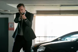 In einer Garage kommt es zwischen Alex Lewis (Liam Neeson) und einem zun&auml;chst unbekannten Gegner zu einem Kampf auf Leben und Tod.