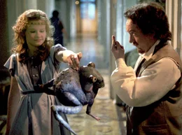 Der K&ouml;nig (Peter Sodann) ermahnt seine Tochter Henriette, das Versprechen, das sie dem ekligen Frosch  gegeben hat, einzul&ouml;sen.