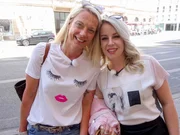 Simone (l.) zusammen mit Shoppingbegleitung Mariana. Simone (l.) zusammen mit Shoppingbegleitung Mariana.