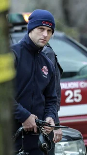 Matthew Casey (Jesse Spencer) muss lernen mit dem Tod seiner Ex-Freundin umzugehen. Sie starb bei einem Brand. Wie Casey und seine Kollegen nun herausfanden, wurde das Feuer vors&auml;tzlich gelegt.