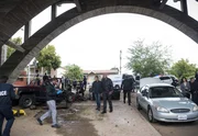 K&ouml;nnen Callen (Chris O'Donnell, M.l.) und Hanna (LL Cool J, M.r.) den Goldr&auml;ubern mit Hilfe von drei ehemaligen Vietnamkriegern auf die Schliche kommen?