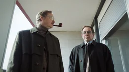Retzlaff (Michael Wittenborn) und Schatz (Thorsten Merten) hoffen auf eine irakische Quelle, die den BND im Wettbewerb der Geheimdienste nach vorne bringt.