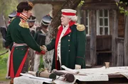 Andrei (James Norton, l.), General Kutuzov (Brian Cox)