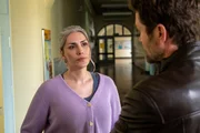 Nachdem der Rektor des Stuttgarter Luisengymnasium im Schulgeb&auml;ude Opfer einer Gewalttat wurde, ger&auml;t die engagierte Lehrerin Meinecke (Hayal Kaya, l.) in den Fokus der Ermittlungen. Kriminalhauptkommissar Jo Stoll (Peter Ketnath, r.) konfrontiert sie direkt mit dem Verdacht, dass es Unstimmigkeiten zwischen ihr und dem konservativen P&auml;dagogen gegeben hatte.