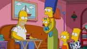 Als Mr. Burns m&ouml;chte, dass Marge (M.) und die Kinder Maggie (2.v.l.), Lisa (2.v.r.) und Bart (r.) seine Familie spielen, f&uuml;hlt sich Homer (l.) &uuml;berfl&uuml;ssig und fl&uuml;chtet sich in andere Dinge ...