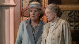 Isobel Merton (Penelope Wilton, l.); Violet Grantham (Maggie Smith, r.)