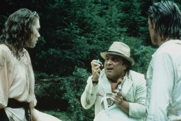 BILDNUMMER: 57705 Ausstrahlungsdatum: 19.11.2002 Uhrzeit: 20:15 TITEL: Auf der Jagd nach dem gr&uuml;nen Diamanten UNTERTITEL: Romancing the Stone TEXT: Die Schriftstellerin Joan Wilder (Kathleen Turner, li.) und ihr raubeiniger Begleiter Jack Colton (Michael Douglas, re.) werden von dem Gangster Ralph (Danny De Vito, Mi.) bedroht: Ralph ist scharf auf den gr&uuml;nen Diamanten. COPY: ProSieben Media AG LAND: D REGIE: Robert Zemeckis QUELLE: www.prosieben.com Copyright: &copy; 20th Century Fox Film Corporation