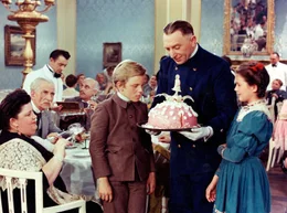 ... und werden daf&uuml;r vom Butler der Sesemanns (Theo Lingen, Mitte) mit einer Torte belohnt.