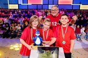 Das rote Team aus Baden-Württemberg konnte sich einen Gewinnerpokal sichern. Das rote Team aus Baden-Württemberg konnte sich einen Gewinnerpokal sichern.