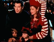 Neben den beiden Kindern toben bei James (John Travolta) und Mollie (Kirstie Alley) nun auch noch zwei Hunde herum: eine affektierte Pudeldame und ein r&auml;udiger Stra&szlig;enk&ouml;ter. Doch Molly besch&auml;ftigen noch ganz andere Probleme. Sie hat ihren Job verloren, w&auml;hrend James Privatpilot geworden ist _ und seine neue Chefin versteht unter Diensterf&uuml;llung mehr als nur Fliegen.