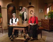 In the middle: Erasmus Grantelhuber (Peter Steiner)