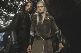 L-R: Aragorn (Viggo Mortensen) und Legolas (Orlando Bloom)