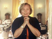 Hilde (Ruth Maria Kubitschek) w&uuml;nscht sich nichts so sehr wie die Hochzeit ihrer drei T&ouml;chter.