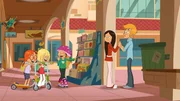 Marine, Nat und Lulu finden Liebespaare oberpeinlich. Marine, Nat und Lulu finden Liebespaare oberpeinlich.