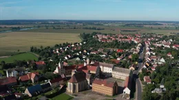Drohnen-Aufnahme Prettin im Vordergrund KZ Lichtenburg