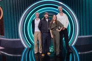 Zu Gast bei Carolin Kebekus (2.v.r.): v.l.n.r. Comedian und Podcaster David Martin, S&auml;nger Rea Garvey und Comedian und Podcaster Niklas van Lipzig.